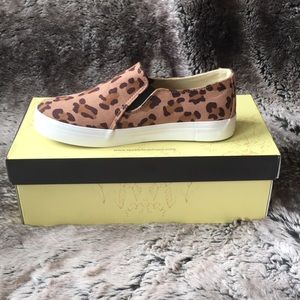 New in Box Leopard Flats